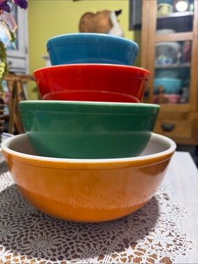 Pyrex Nesting Mixing Bowl Set in Orange, Green, Red, Blue